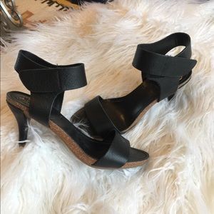 Vince Camuto sandals w free gift